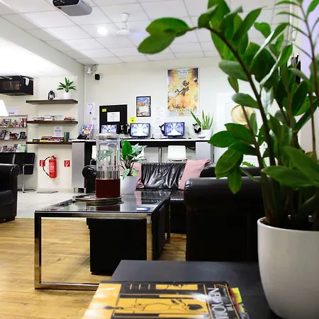 Maverick Downtown Hostel *