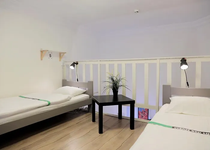 Maverick Downtown Hostel *