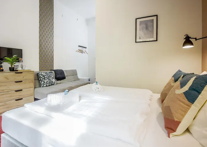 Maverick Downtown Hostel *