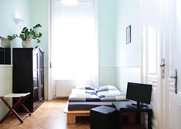 Maverick Downtown Hostel