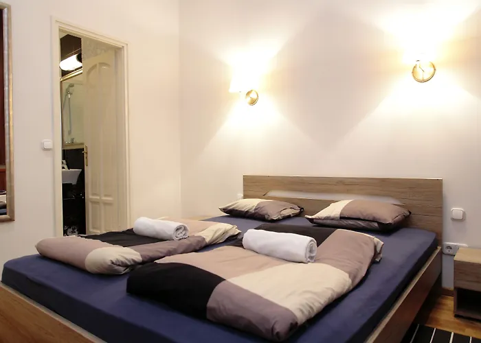 Maverick Downtown Hostel *