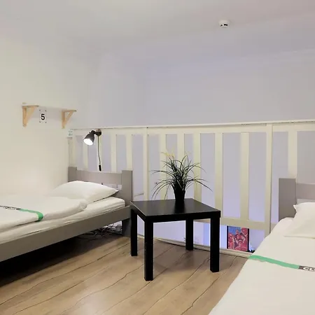 Maverick Downtown Hostal *