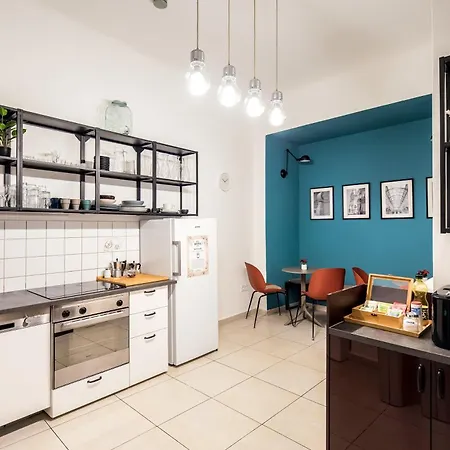 Maverick Downtown Hostel *