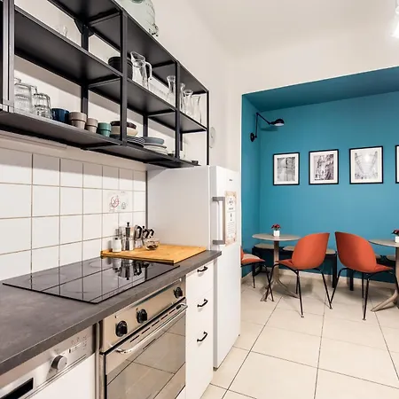 Maverick Downtown Хостел