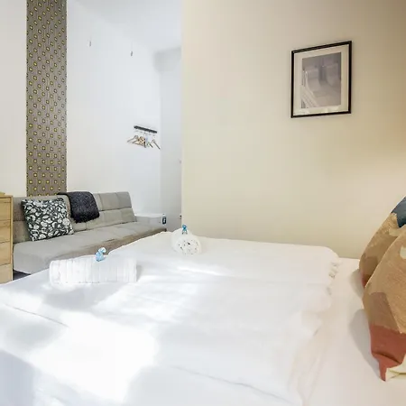 Maverick Downtown Hostal *