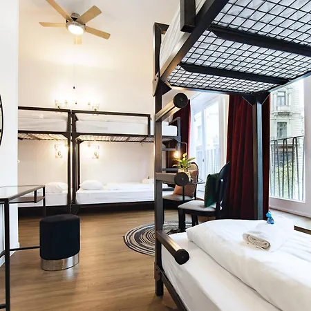 Maverick Downtown Hostel
