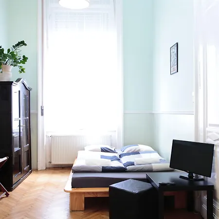 Maverick Downtown Hostal