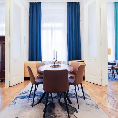 Maverick Downtown Hostal *