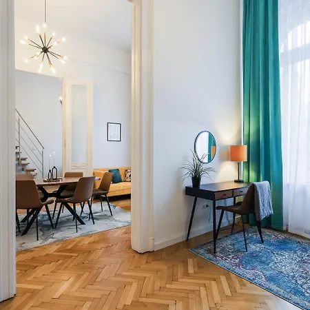 Hostal Maverick Downtown *