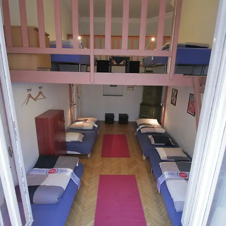 Hostel Maverick Downtown *