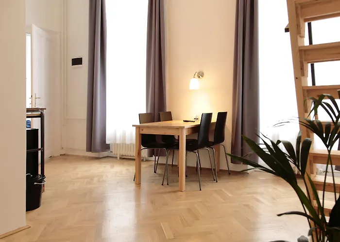 Maverick Downtown 旅馆 *