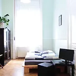 Maverick Downtown Hostel